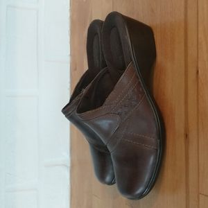 Brand new Clarks women's leather slip on shoes. Size 5